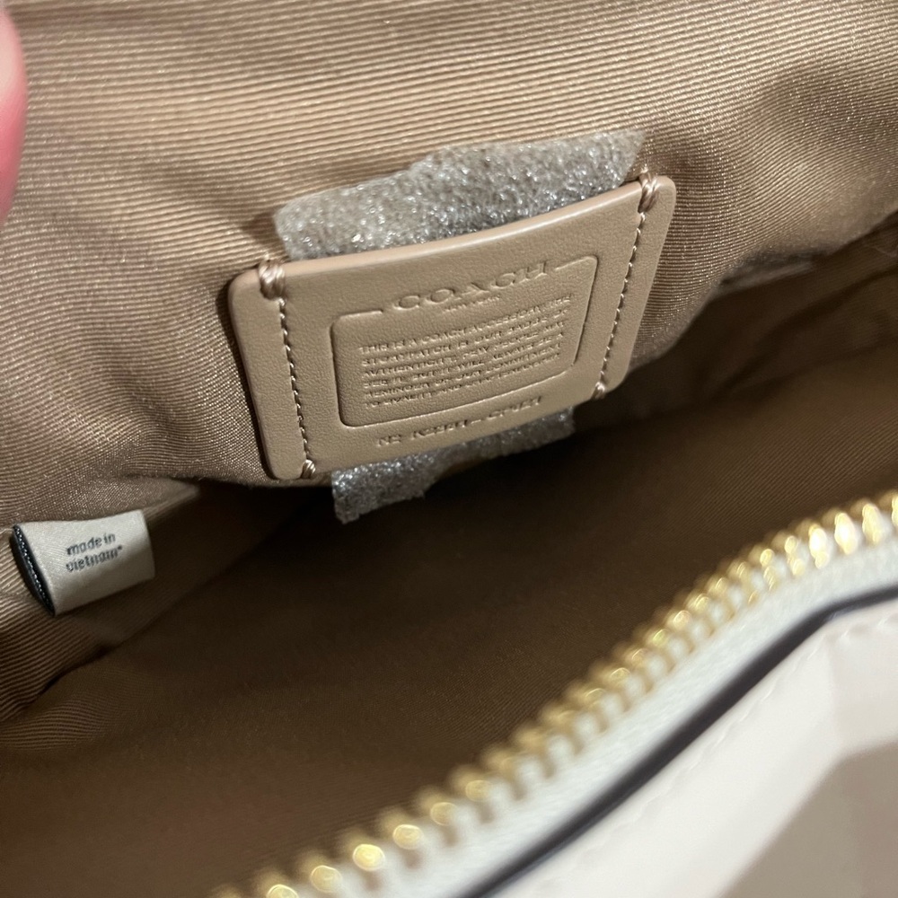 NWT! Coach Heart Crossbody Signature Canvas Heart Print CP021 - Picture 7 of 9